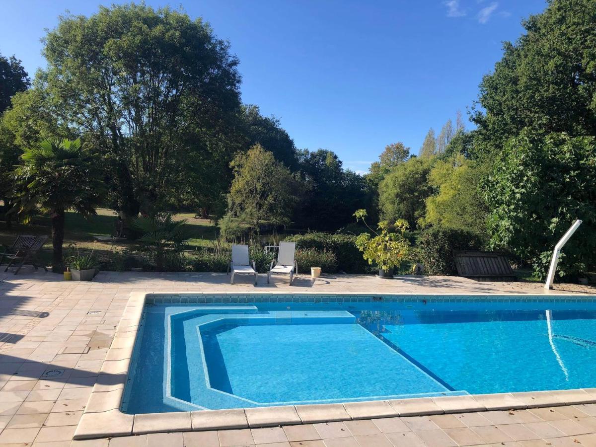 Maison de 2 chambres avec piscine privee jardin amenage et wifi a Saint Georges de PointindouxC Extérieur photo