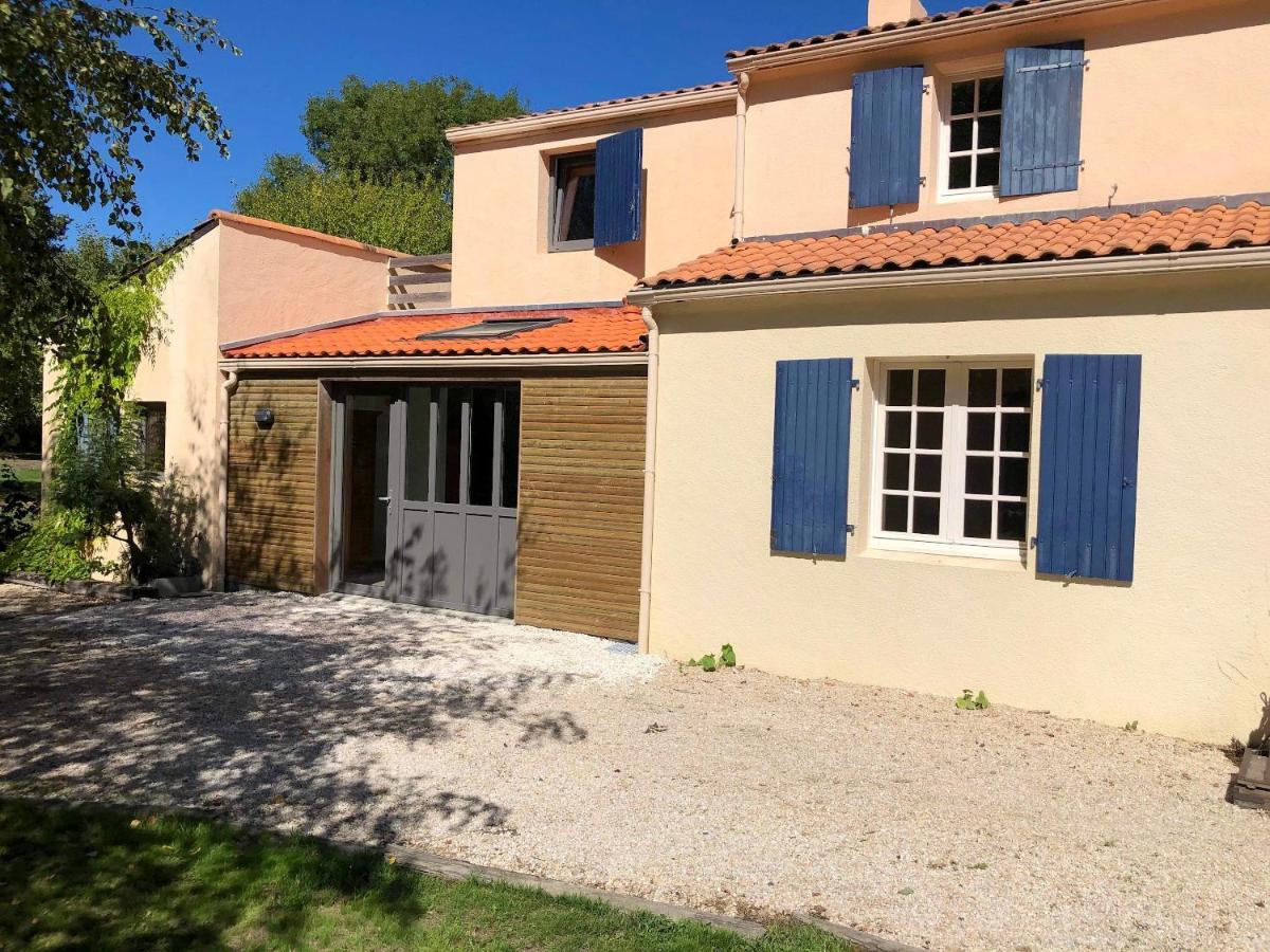 Maison de 2 chambres avec piscine privee jardin amenage et wifi a Saint Georges de PointindouxC Extérieur photo